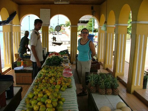 030 Kralendijk Fruitmarkt.JPG