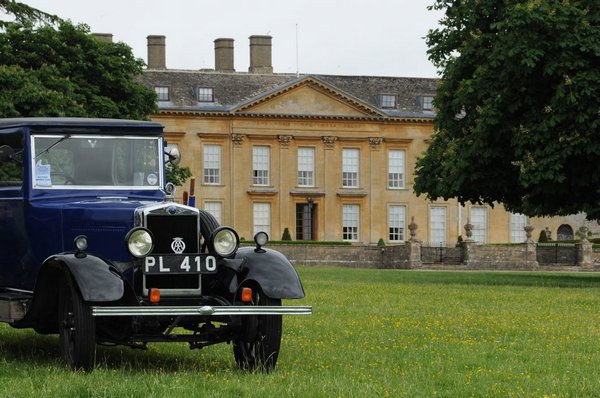 tn_023  NR 100 Years Morris Minor.jpg