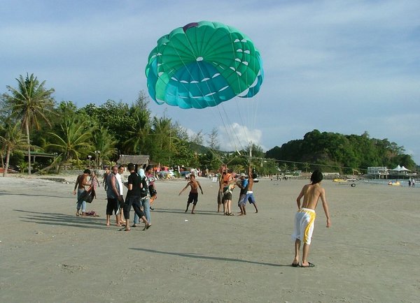 333 Parasailing Pantai Cenang beach.JPG