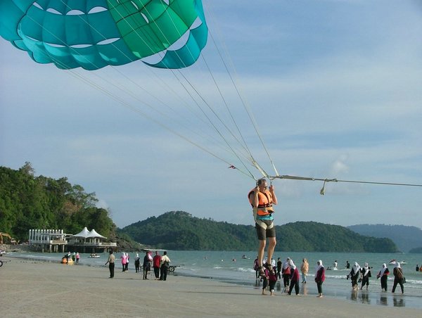 335 Parasailing Pantai Cenang beach.JPG